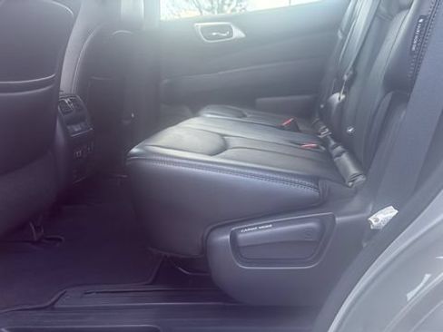 Used 2019 Nissan Pathfinder Platinum FWD image 23
