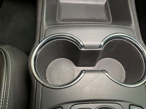 Used 2024 GMC Terrain SLT image 28