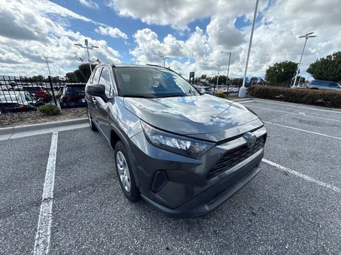 Used 2021 Toyota RAV4 LE FWD image 10