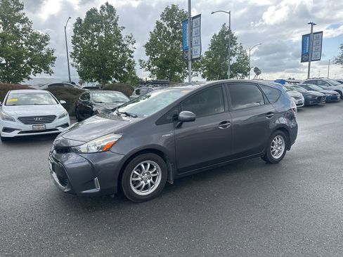 Used 2015 Toyota Prius V Four FWD image 5