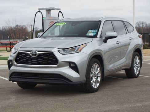 Used 2023 Toyota Highlander Limited image 25