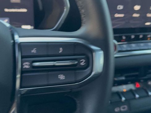 Used 2025 GMC Canyon Elevation w/ Convenience Package image 17