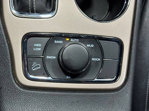 Used 2017 Jeep Grand Cherokee Limited AWD/4WD image 23
