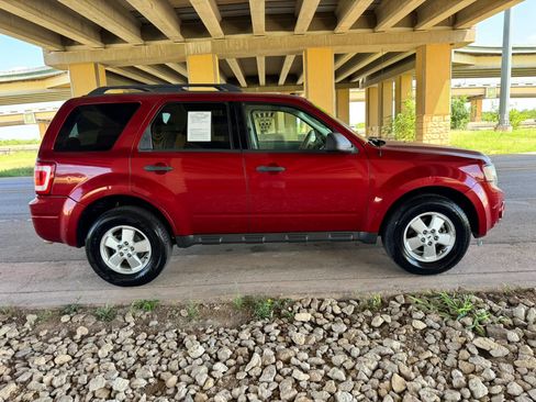 Used 2012 Ford Escape XLT FWD image 2
