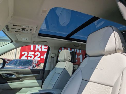 Certified 2023 GMC Yukon XL Denali w/ Denali Reserve Package AWD/4WD image 10