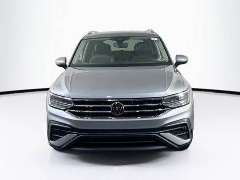 Used 2022 Volkswagen Tiguan SE AWD/4WD image 2