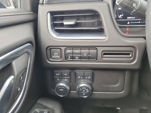 Used 2023 GMC Yukon XL SLT w/ SLT Premium Package AWD/4WD image 25
