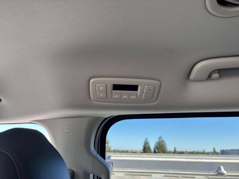 Used 2026 Kia Carnival FWD image 24