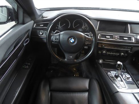 Used 2013 BMW 750Li xDrive image 10