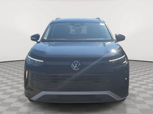 Certified 2025 Volkswagen Tiguan SE w/ Panoramic Sunroof Package AWD/4WD image 2