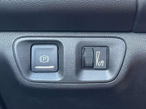 Used 2022 GMC Acadia SLE w/ Driver Convenience Package FWD image 33