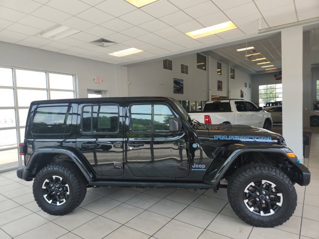 Used 2024 Jeep Wrangler Unlimited Rubicon 4xe AWD/4WD image 16