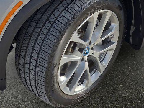 Used 2025 BMW X5 xDrive50e image 36