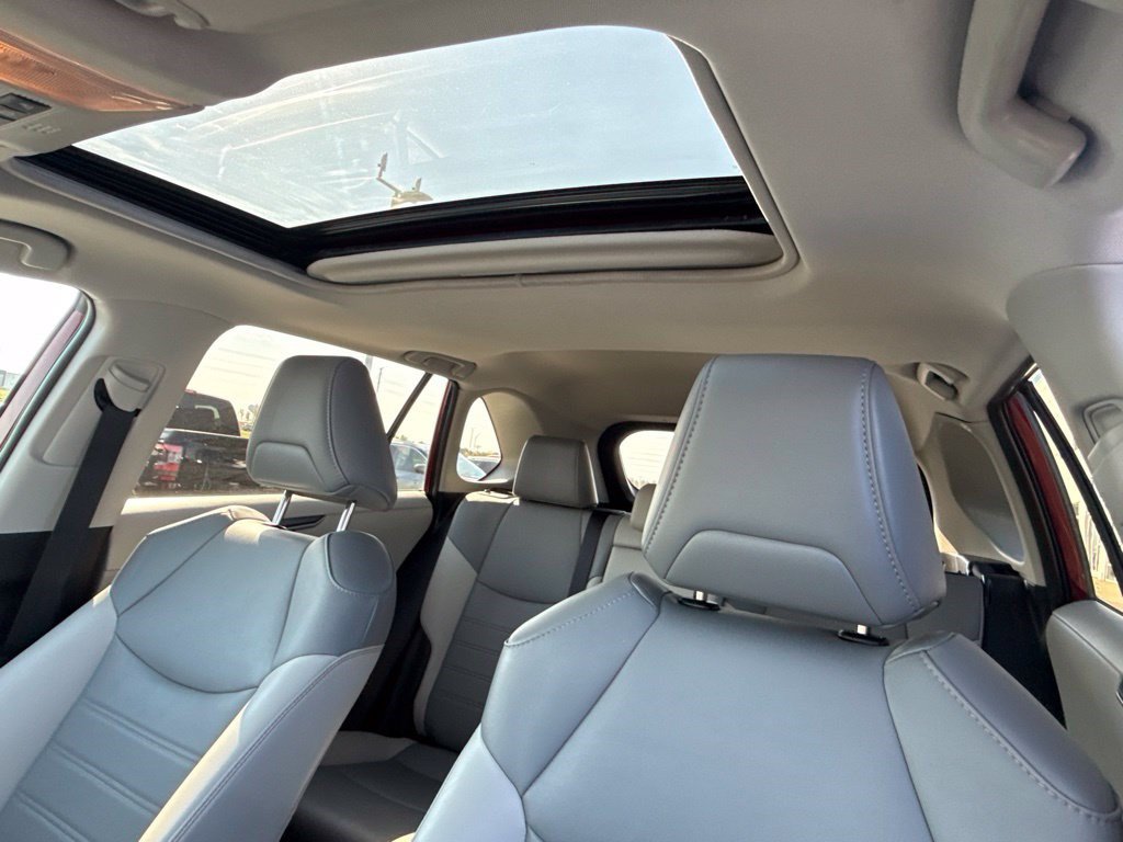 Used 2019 Toyota RAV4 XLE Premium w/ Cold Weather Package AWD/4WD image 21