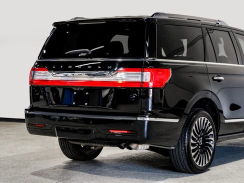 Used 2018 Lincoln Navigator Black Label image 12