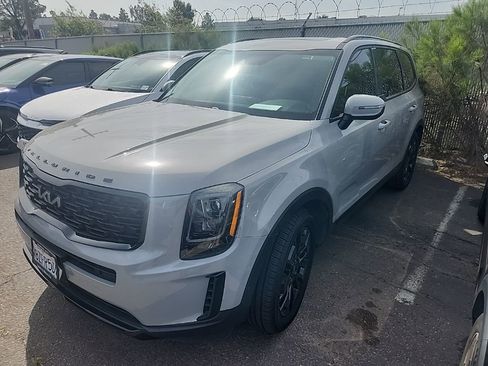 Certified 2022 Kia Telluride EX w/ EX Premium Package image 3