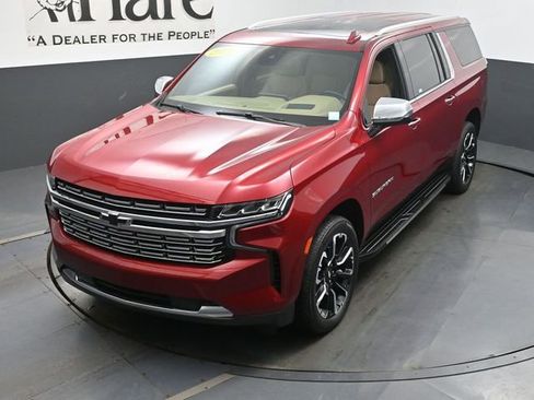 Used 2023 Chevrolet Suburban Premier w/ Premium Package AWD/4WD image 47