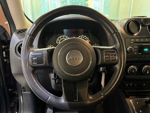 Used 2014 Jeep Patriot Latitude w/ Sun/Sound Group image 19