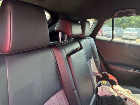 Used 2021 Toyota Venza XLE image 22