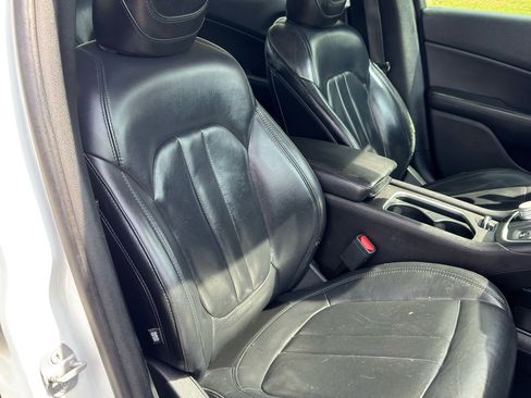 Used 2017 Chrysler 200 Limited Platinum image 33