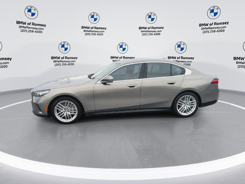 Used 2024 BMW 530i xDrive w/ Premium Package AWD/4WD image 5