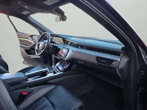 Used 2019 Audi e-tron Prestige w/ Prestige Package image 16