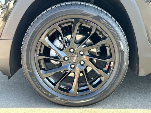 Used 2024 GMC Terrain SLE w/ Driver Convenience Package FWD image 33