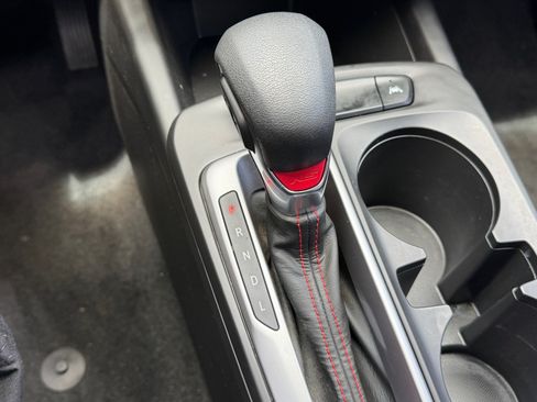 Used 2024 Chevrolet Trax RS FWD image 24