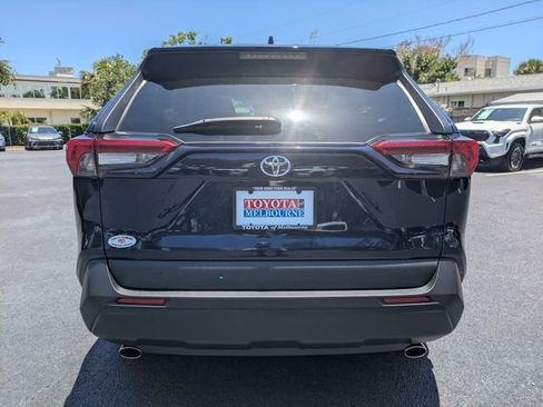 Used 2021 Toyota RAV4 XLE FWD image 5