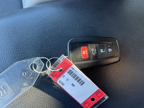 Used 2022 Toyota RAV4 XLE image 37