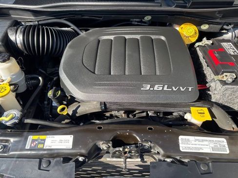 Used 2018 Dodge Grand Caravan SE w/ UConnect Hands-Free Group image 38