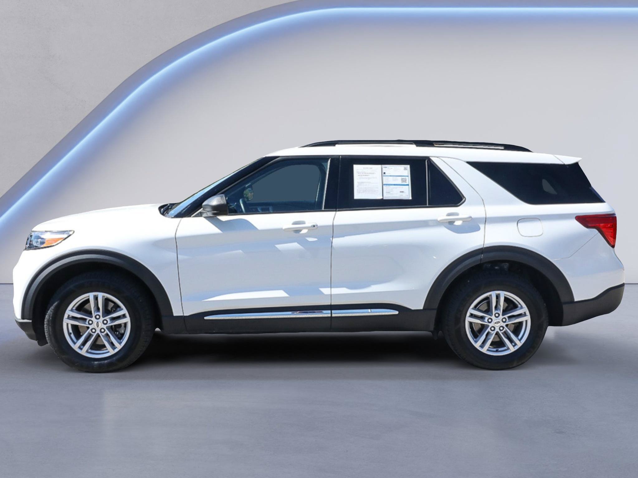 Certified 2023 Ford Explorer XLT w/ Equipment Group 202A AWD/4WD image 3