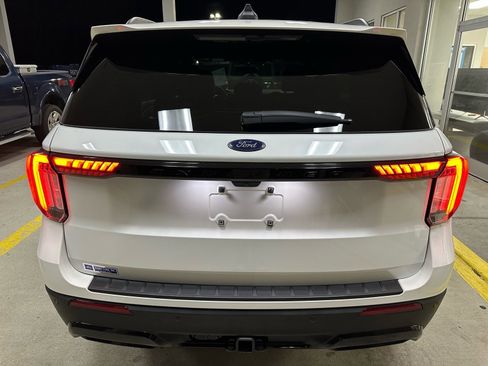 Certified 2025 Ford Explorer ST-Line image 12