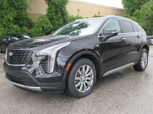 Used 2022 Cadillac XT4 Premium Luxury w/ Safety Alert Package AWD/4WD image 4