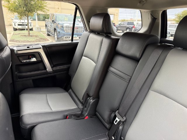 Used 2017 Toyota 4Runner SR5 Premium RWD image 31
