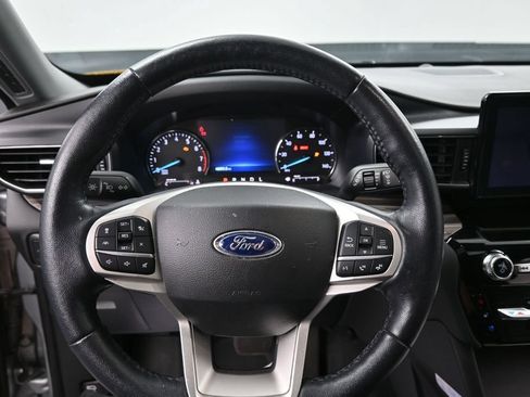 Used 2022 Ford Explorer Limited w/ Equipment Group 301A AWD/4WD image 33