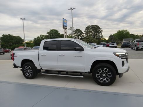 Used 2024 Chevrolet Colorado Z71 w/ Z71 Convenience Package 2 AWD/4WD image 6