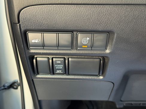Used 2021 Nissan Armada SL w/ Captain's Chairs Package AWD/4WD image 19