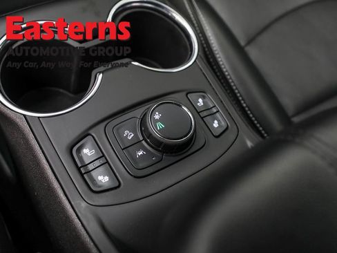 Used 2024 GMC Terrain SLT image 22