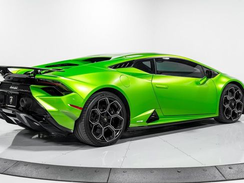 Used 2024 Lamborghini Huracan Tecnica RWD image 3