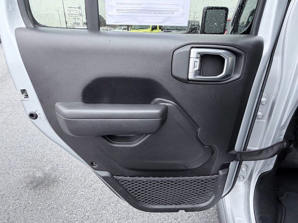 Used 2023 Jeep Gladiator Sport AWD/4WD image 25