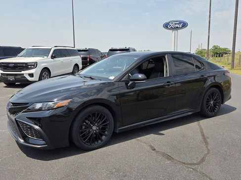 Used 2022 Toyota Camry SE w/ Convenience Package FWD image 3