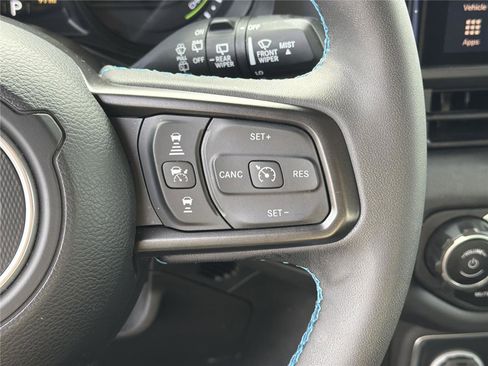 Used 2025 Jeep Wrangler Unlimited Rubicon 4xe w/ Convenience Group AWD/4WD image 23
