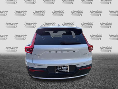 Certified 2025 Volvo XC40 B5 Core image 9