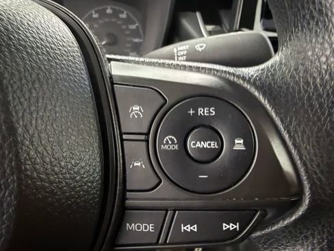 Used 2025 Toyota Corolla LE FWD image 11