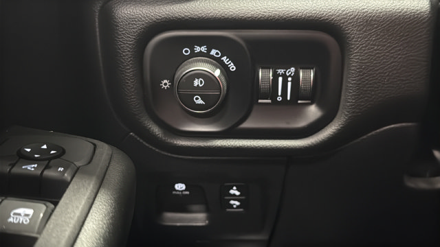 Used 2025 RAM 1500 Big Horn AWD/4WD image 30