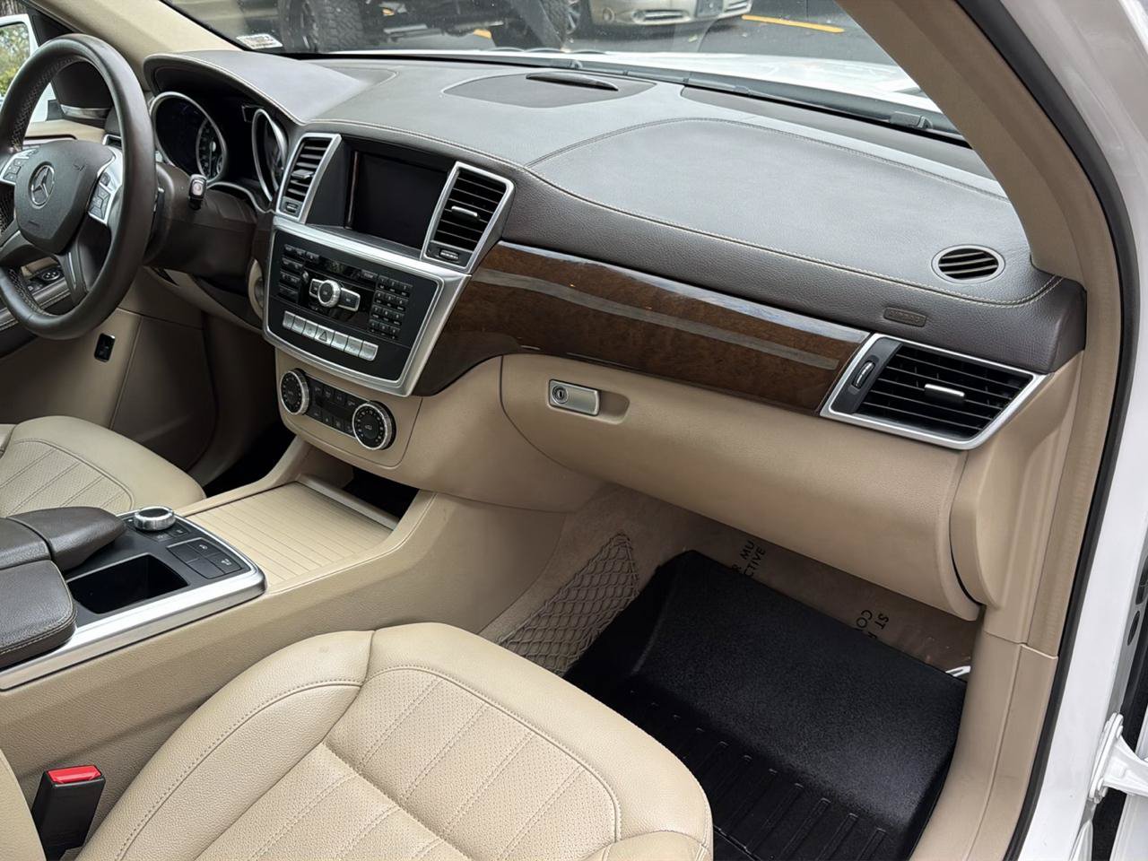 Used 2015 Mercedes-Benz GL 450 4MATIC image 32