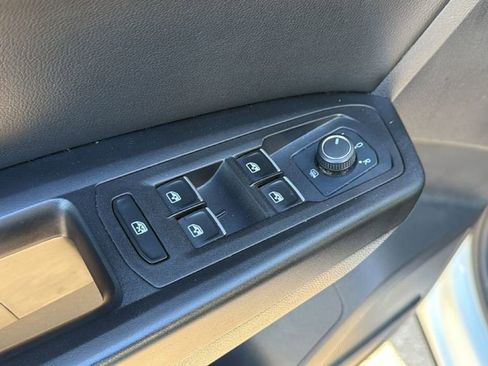 Used 2019 Volkswagen Atlas SE image 16