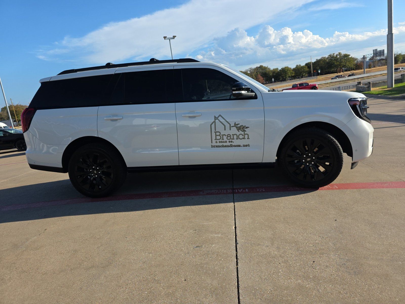Used 2025 Ford Expedition Platinum w/ Stealth Appearance Package AWD/4WD image 6