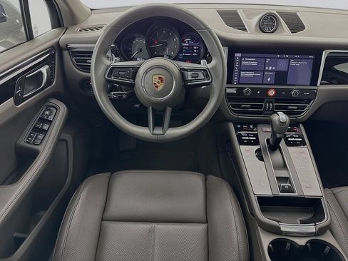 Certified 2025 Porsche Macan AWD/4WD image 25